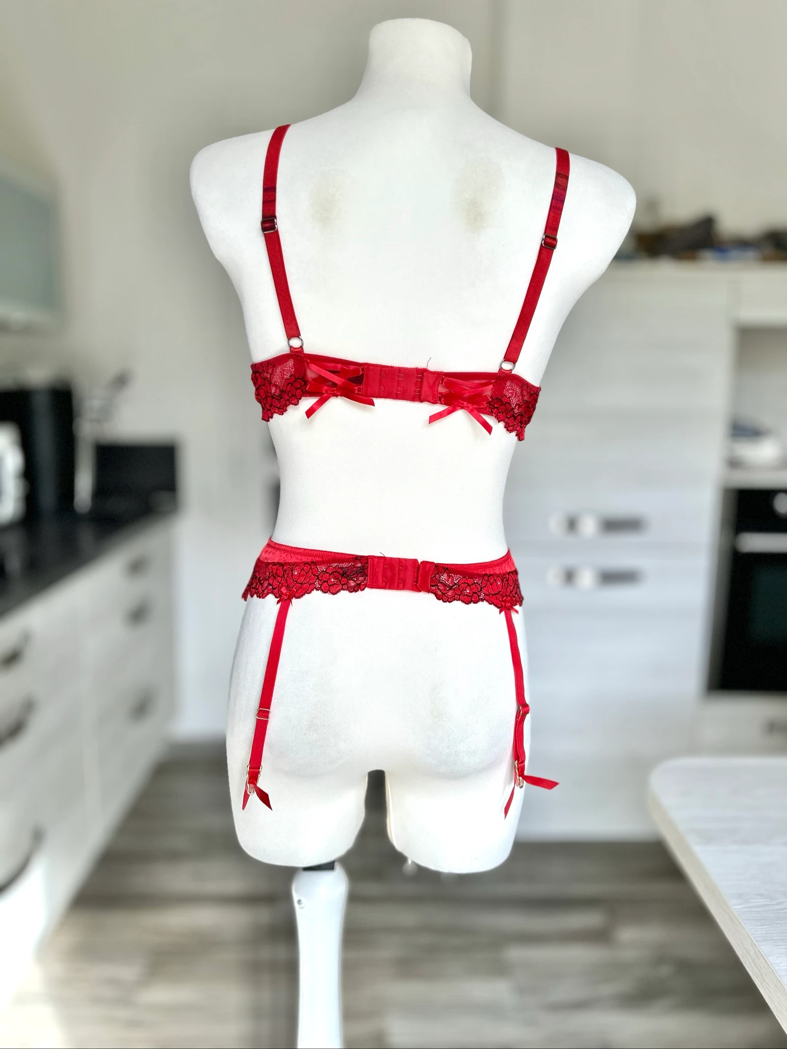 Sutiã vermelho de renda Tamanho 90B + porta-cintas vermelho Tamanho 38/40 poliéster – photo 4
